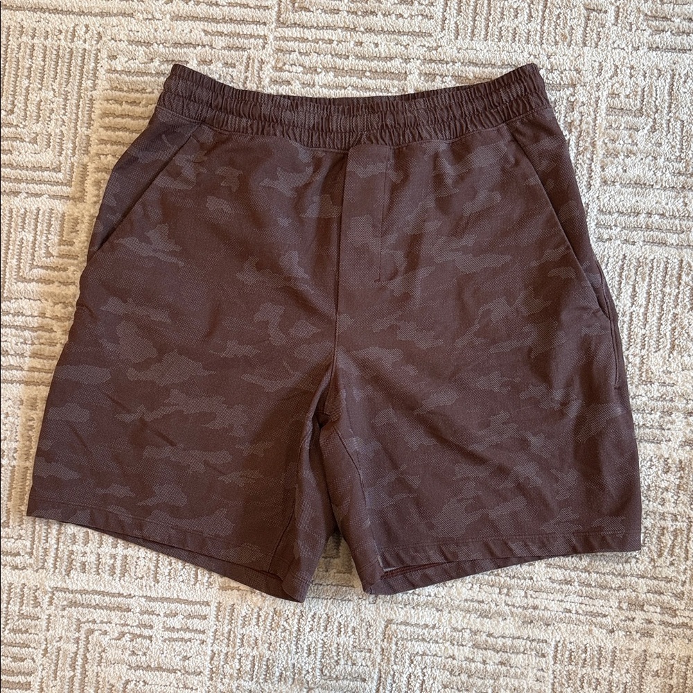 Lululemon Mens Pace Breaker Linerless Athletic Shorts 7” Burgundy Red Camo